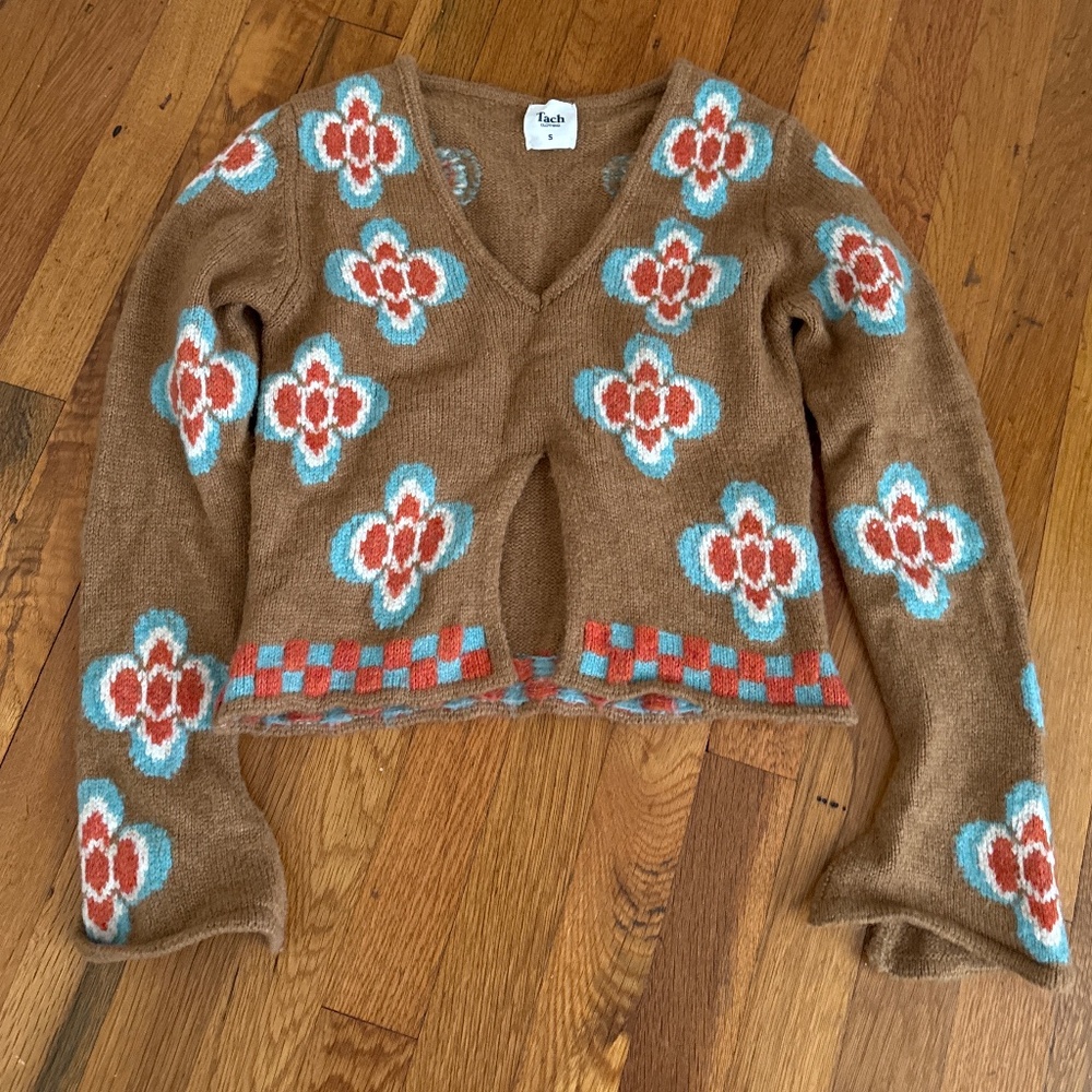 Tach sweater